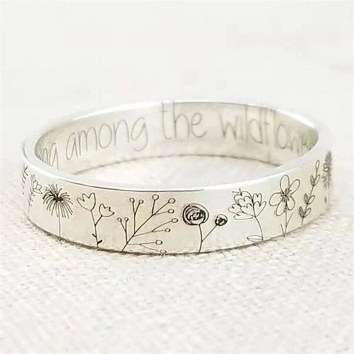 Minimalistischer Silberfarbener Ring