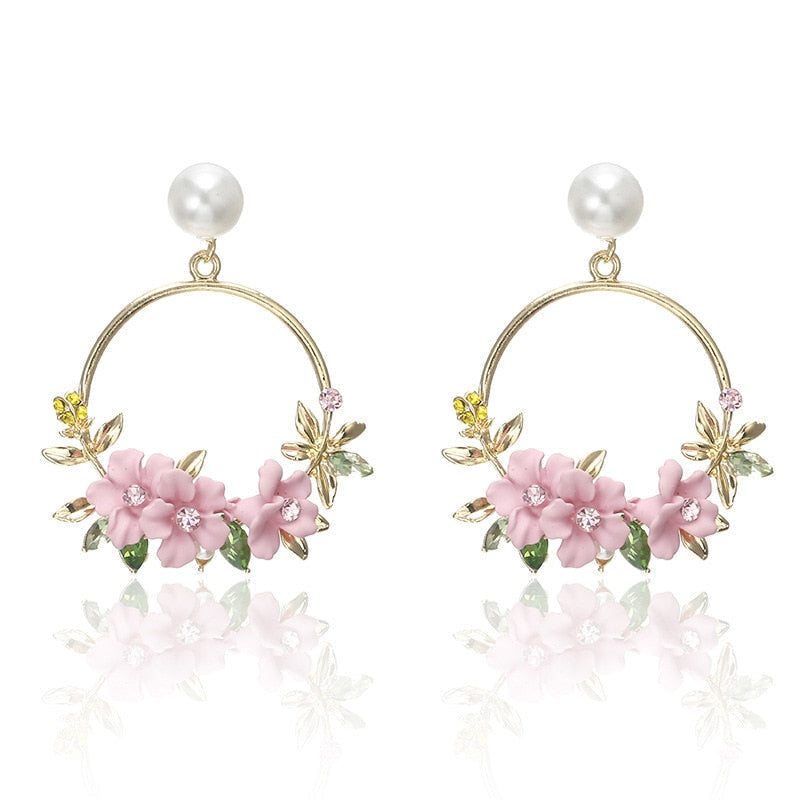 Elegante Goldfarbene Ohrringe mit Blumen