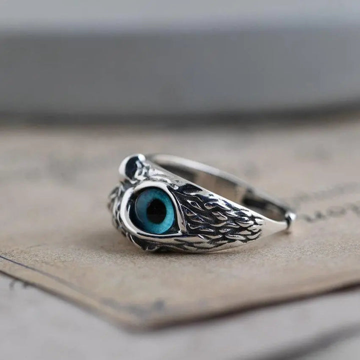 Verstellbarer Silberfarbener Ring Mit Opal Und Glückseulen Design