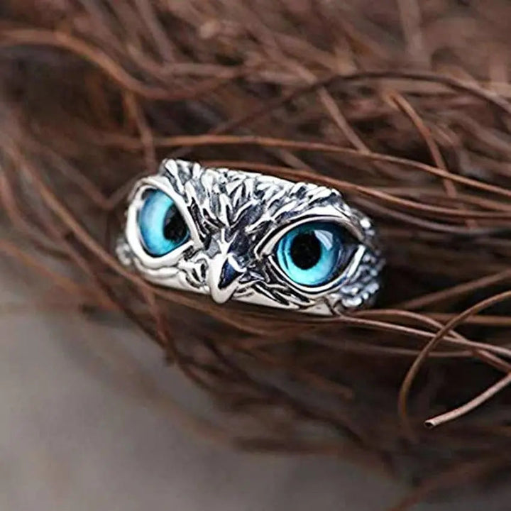 Verstellbarer Silberfarbener Ring Mit Opal Und Glückseulen Design
