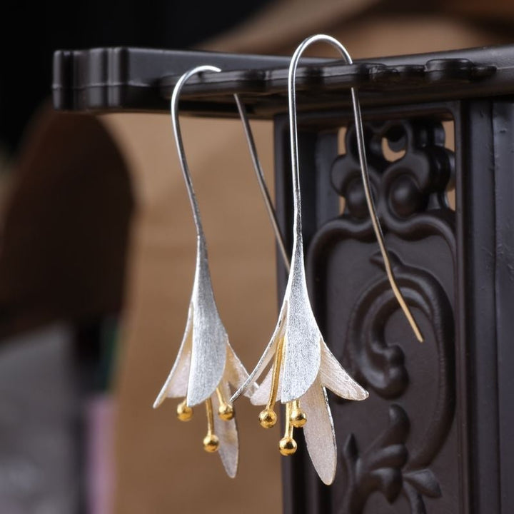 Elegante Silberfarbene Blumen Ohrringe