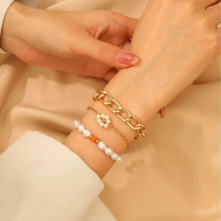 Set aus Gänseblümchen Armbändern