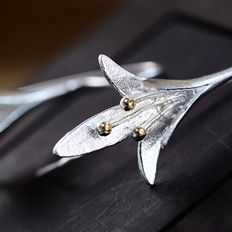 Elegante Silberfarbene Blumen Ohrringe