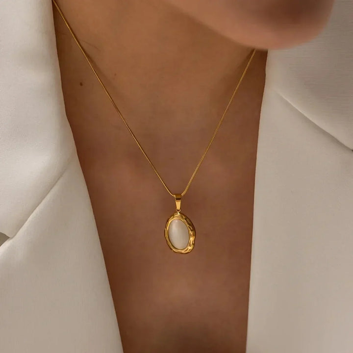 Goldfarbene Ovaler Katzenauge Opal Halskette