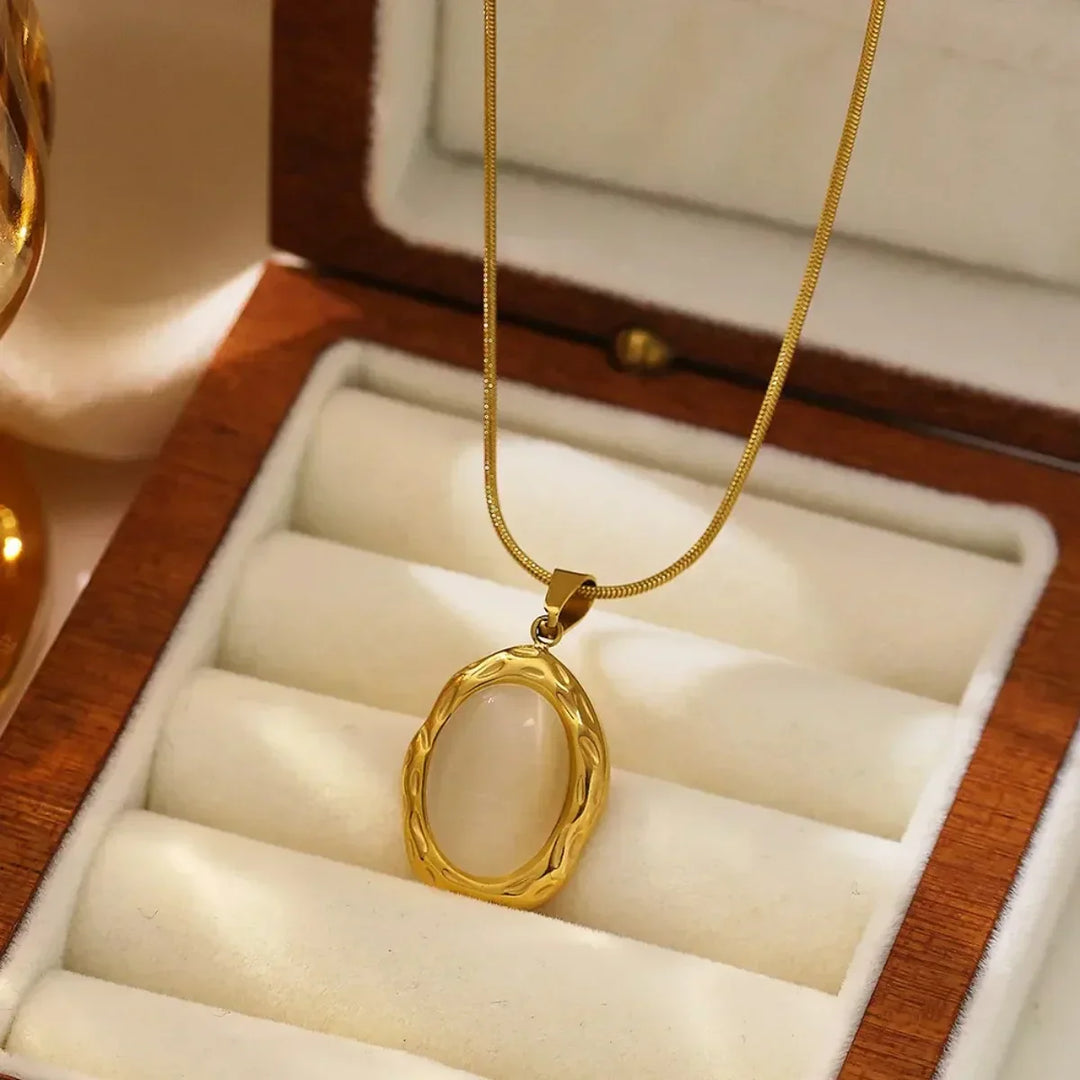 Goldfarbene Ovaler Katzenauge Opal Halskette