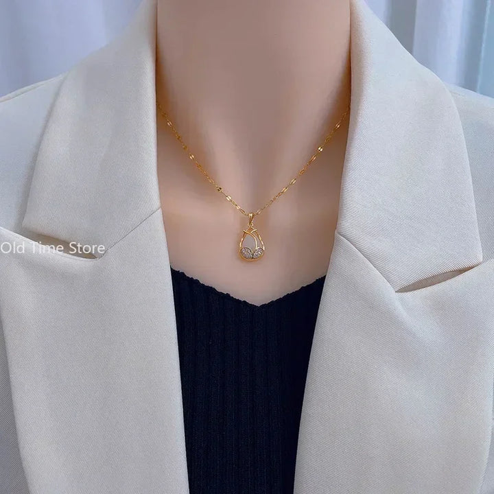 Elegante Goldfarbene Tulpen Halskette mit Pinkem Kristall Anhänger