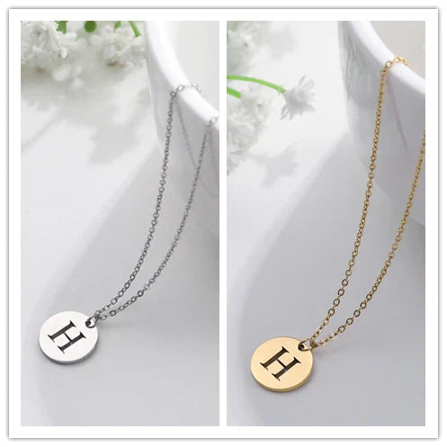 Elegante Goldfarbene Buchstaben Anhänger Halskette