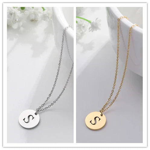 Elegante Goldfarbene Buchstaben Anhänger Halskette