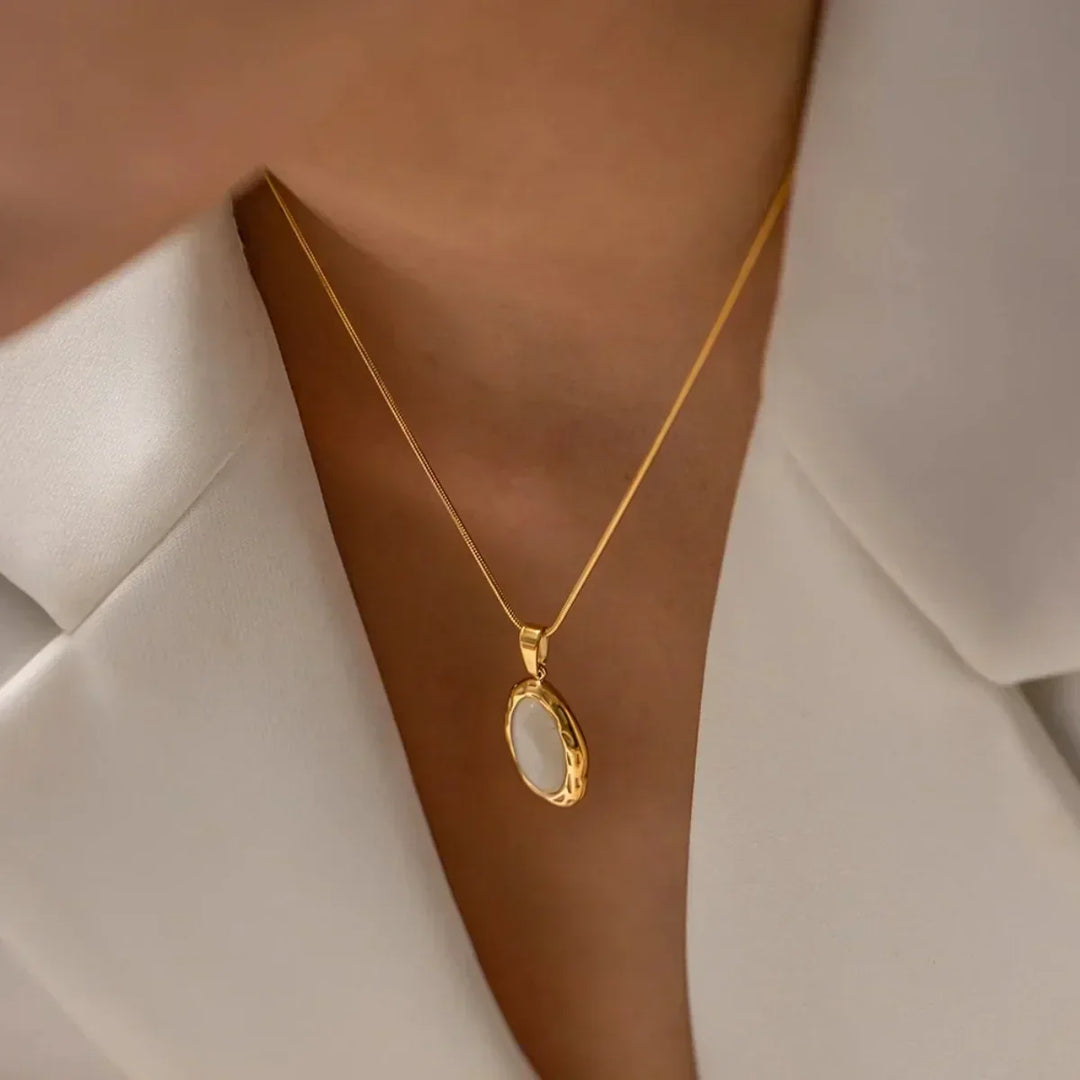 Goldfarbene Ovaler Katzenauge Opal Halskette