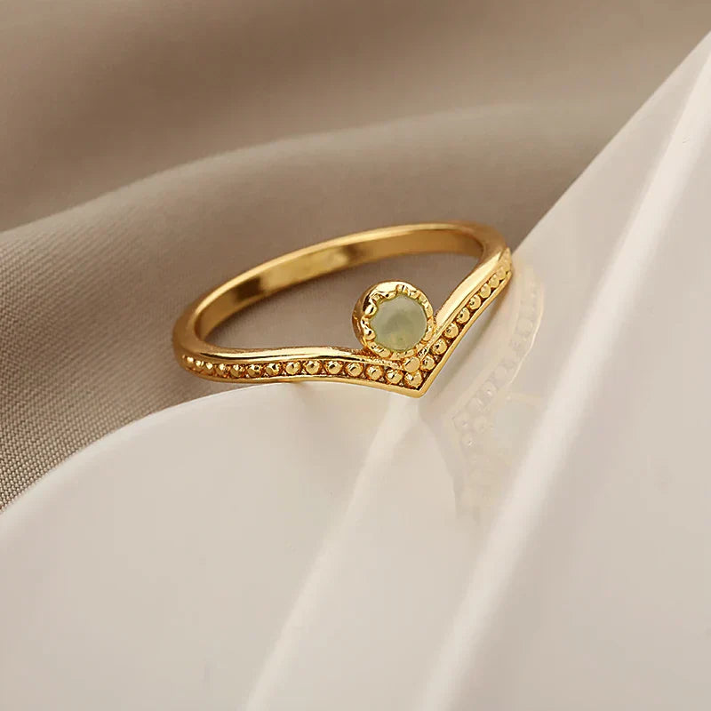 Eleganter Goldfarbener Wassertropf Opal Kronenring