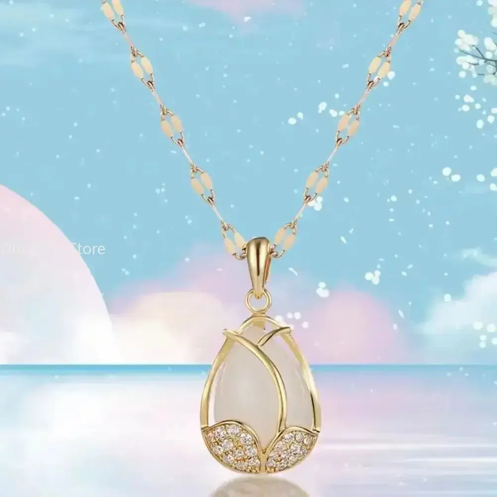 Elegante Goldfarbene Tulpen Halskette mit Pinkem Kristall Anhänger