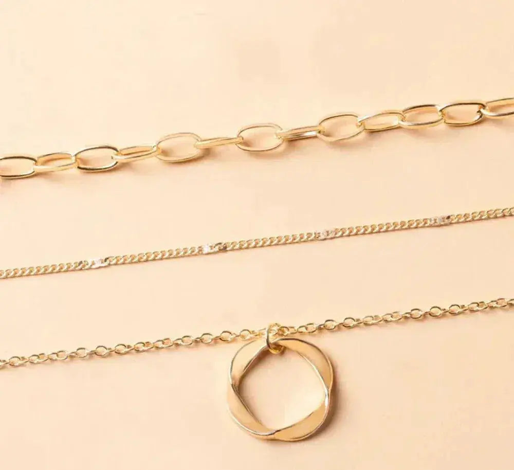 Klassische Goldfarbene Lagen Halskette mit Anhänger Design