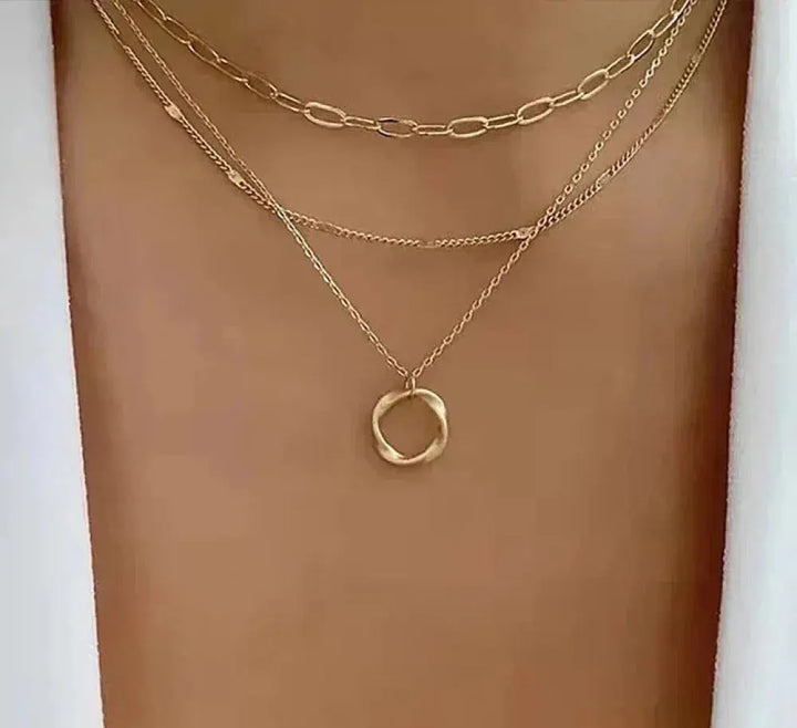 Klassische Goldfarbene Lagen Halskette mit Anhänger Design